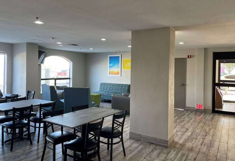 هتل Days Inn By Wyndham Dallas Garland West