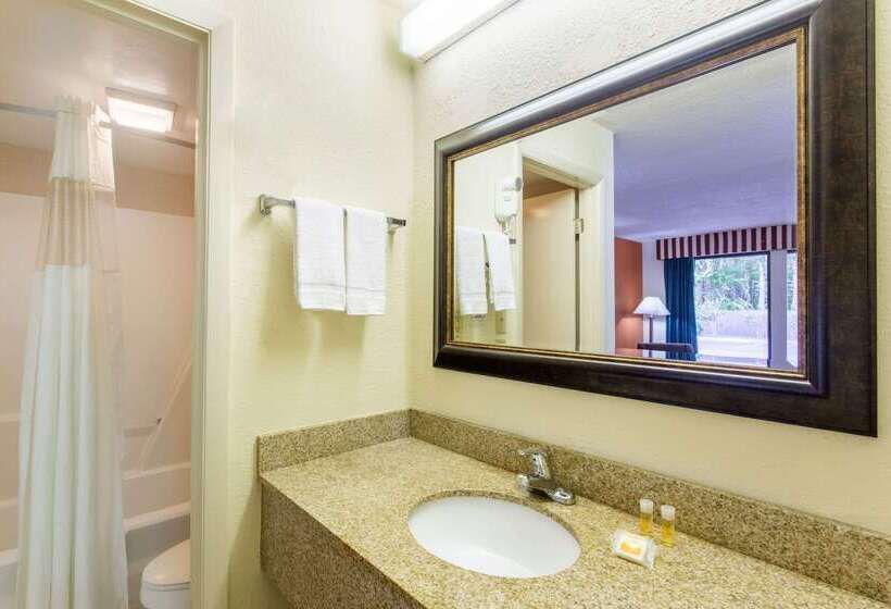 هتل Days Inn By Wyndham Lake City I10