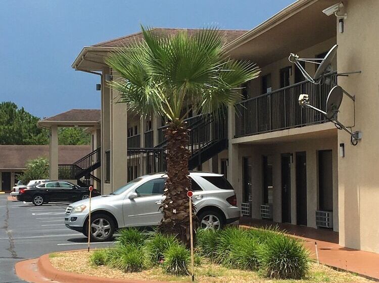 هتل Days Inn By Wyndham Lake City I10