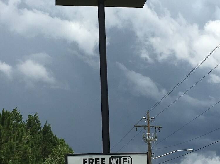 هتل Days Inn By Wyndham Lake City I10
