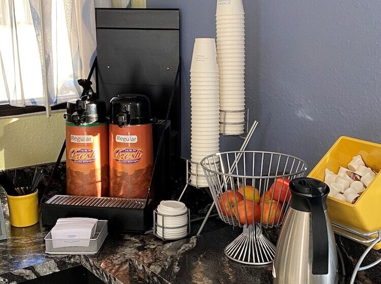 هتل Days Inn By Wyndham Lake City I10