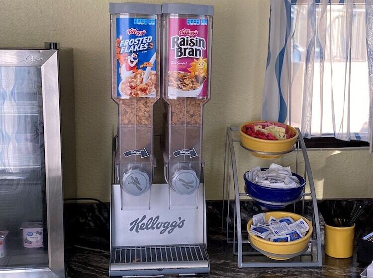 هتل Days Inn By Wyndham Lake City I10