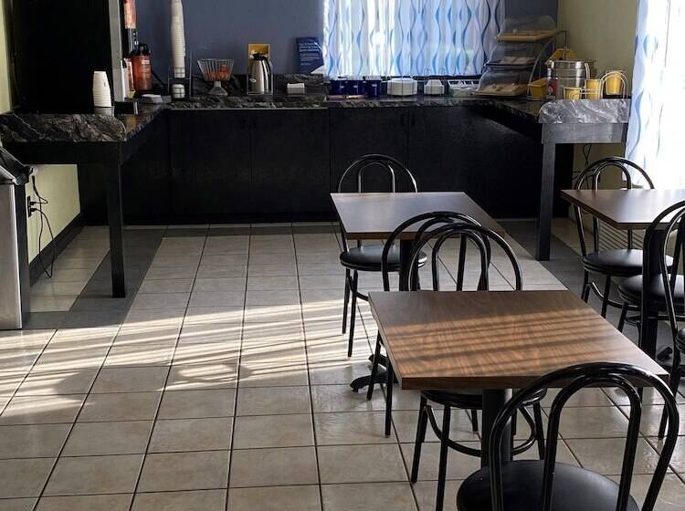 هتل Days Inn By Wyndham Lake City I10