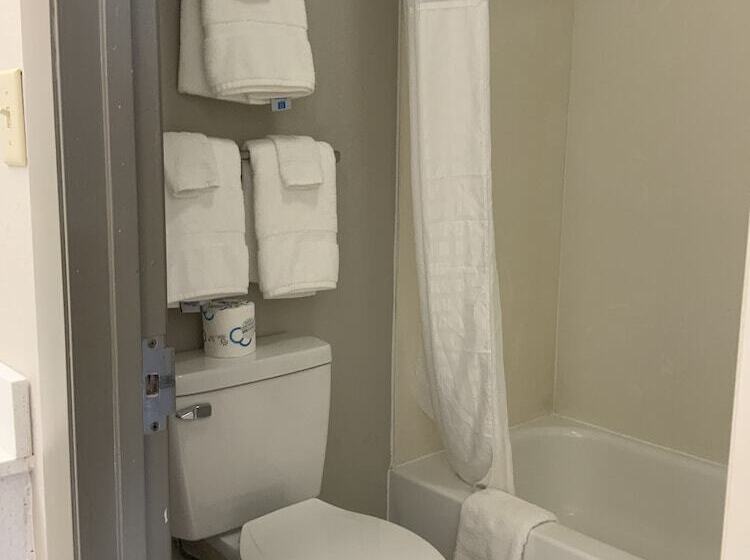 هتل Days Inn By Wyndham Lake City I10
