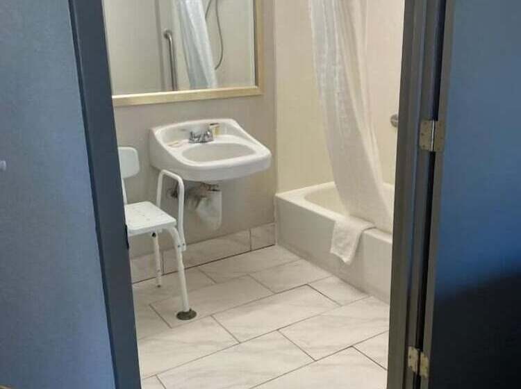 هتل Days Inn By Wyndham Lake City I10