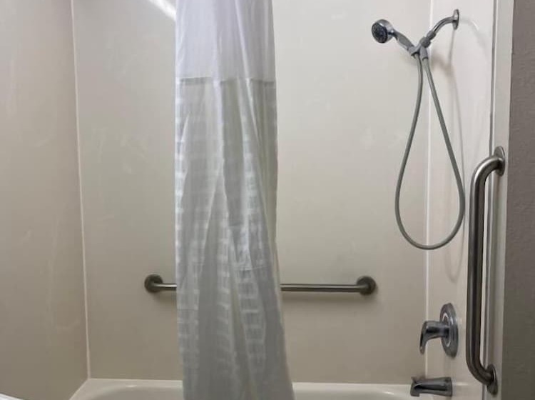 هتل Days Inn By Wyndham Lake City I10