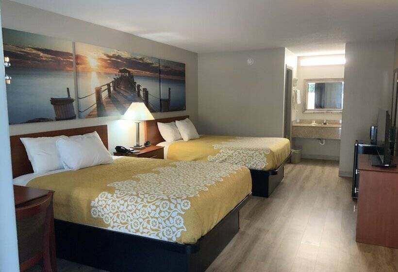 هتل Days Inn By Wyndham Lake City I10