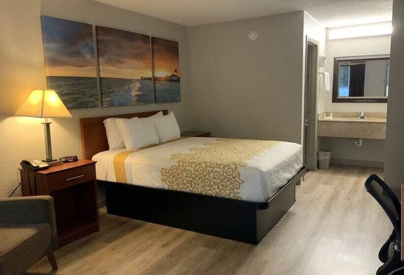 هتل Days Inn By Wyndham Lake City I10