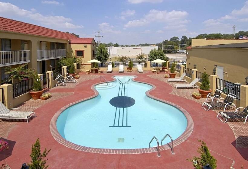 هتل Days Inn By Wyndham Memphis At Graceland