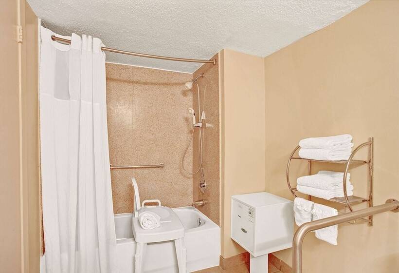 هتل Days Inn By Wyndham Memphis At Graceland