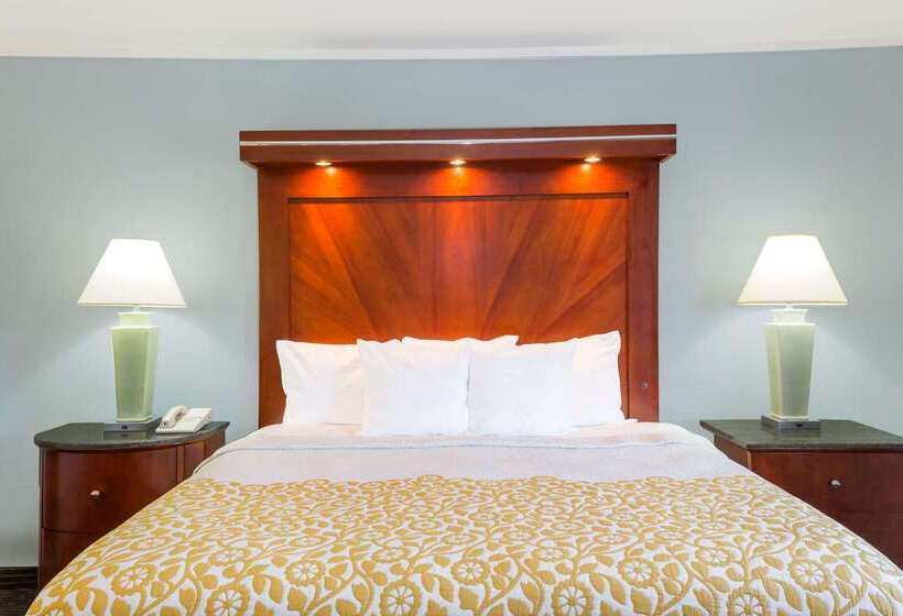 호텔 Days Inn By Wyndham Miami Airport North