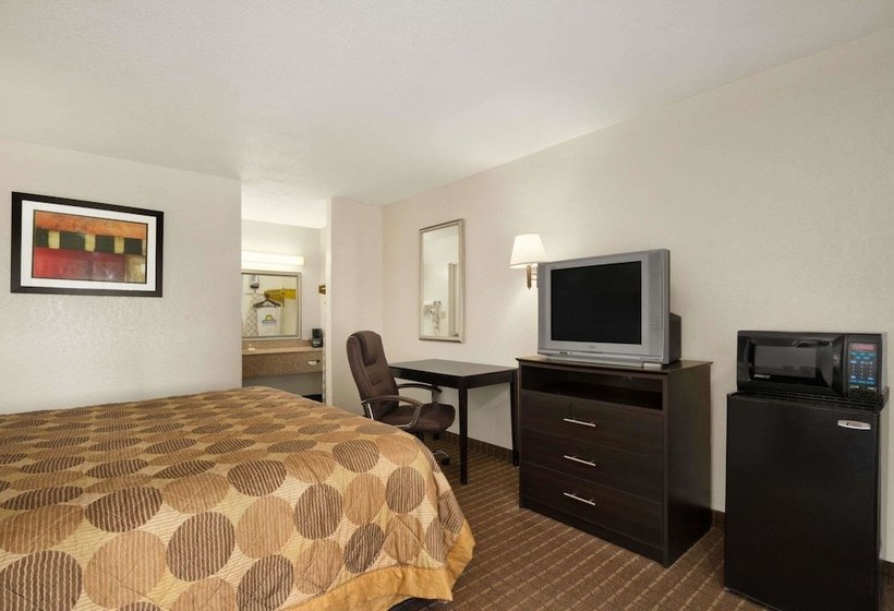 هتل Days Inn By Wyndham Port Royal/near Parris Island