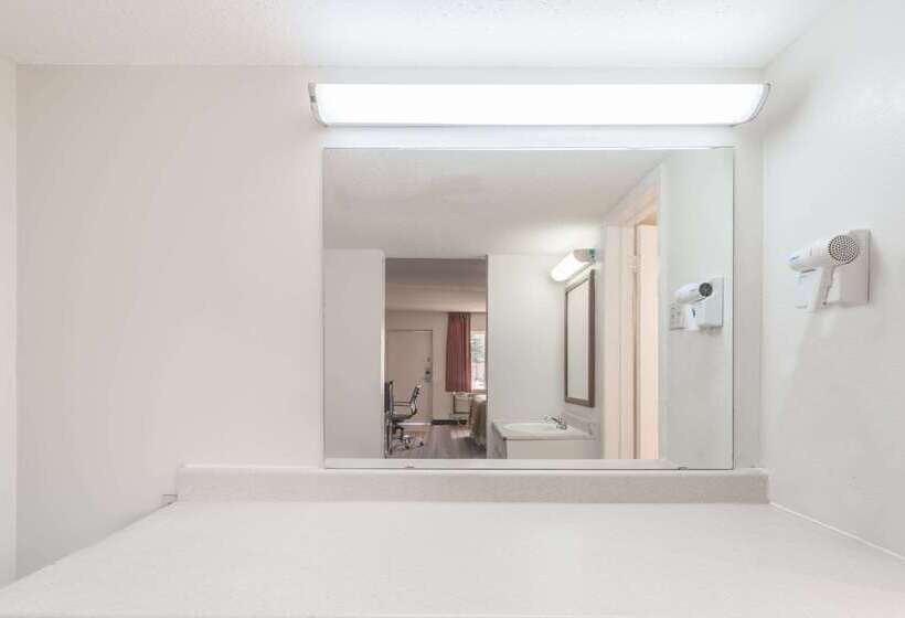 هتل Days Inn By Wyndham South Fort Worth
