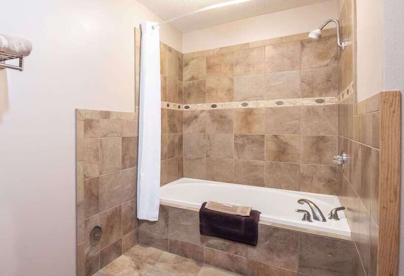 هتل Days Inn By Wyndham Spearfish