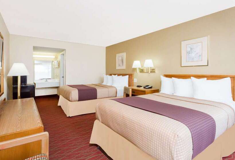 هتل Days Inn By Wyndham Staunton