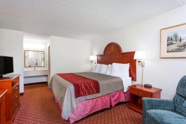 هتل Days Inn By Wyndham Winston Salem North