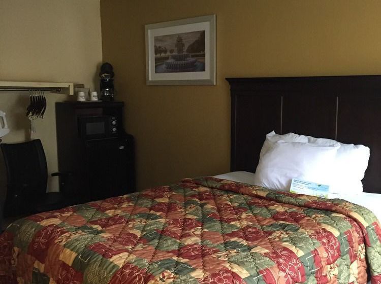 هتل Days Inn By Wyndham Charleston Historic District