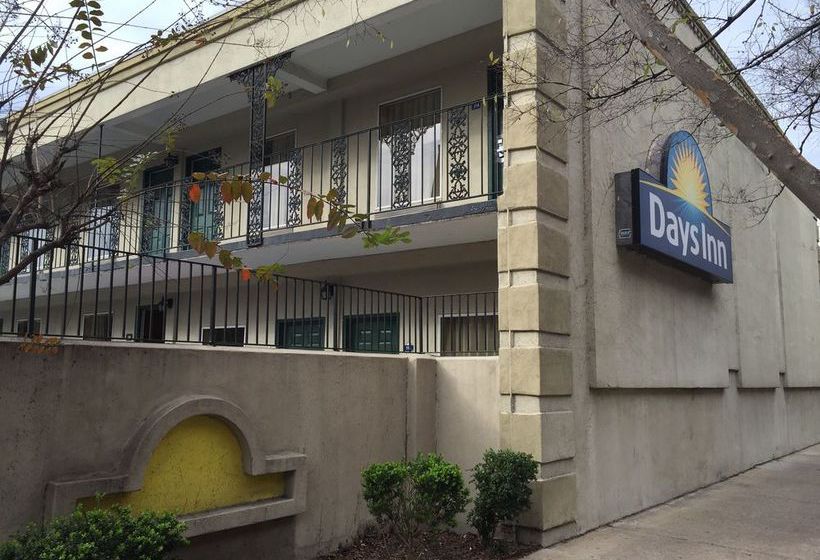 هتل Days Inn By Wyndham Charleston Historic District