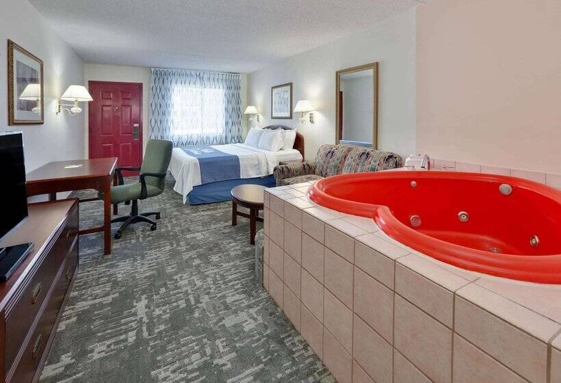 هتل Days Inn & Suites By Wyndham Bentonville
