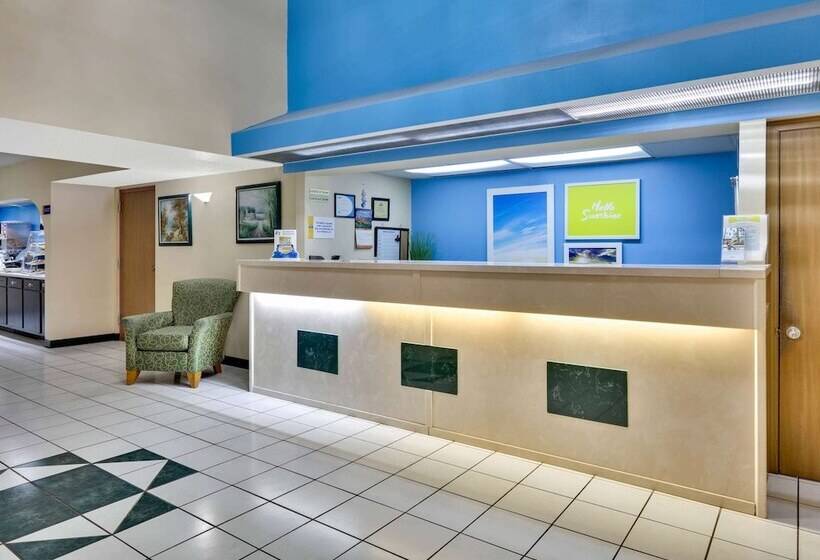 ホテル Days Inn & Suites By Wyndham Bentonville