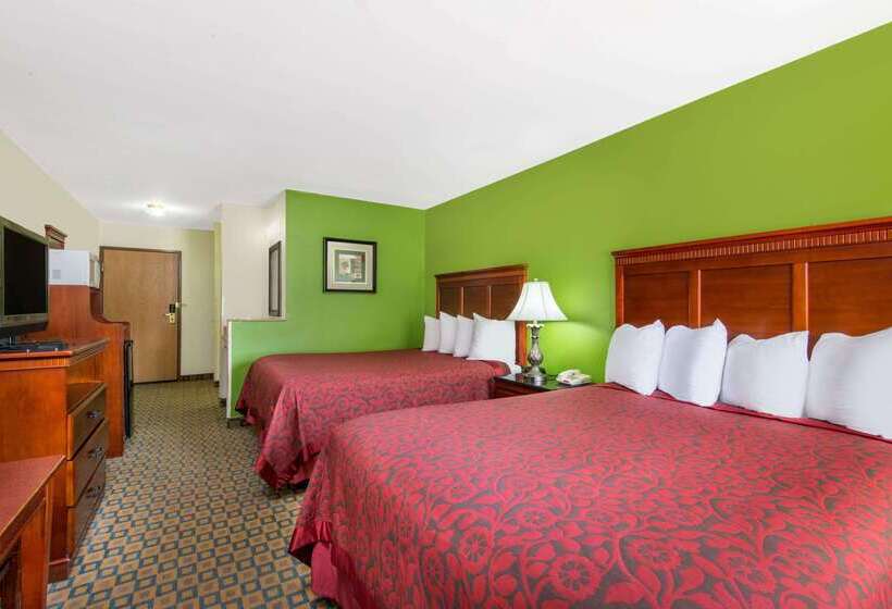 هتل Days Inn & Suites By Wyndham Wichita