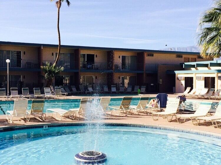 هتل Desert Hot Springs Spa