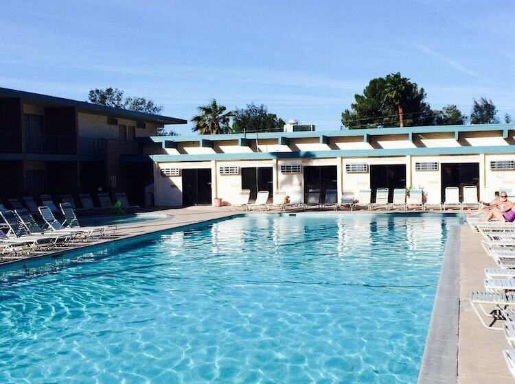 هتل Desert Hot Springs Spa