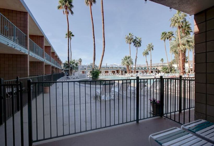 هتل Desert Hot Springs Spa
