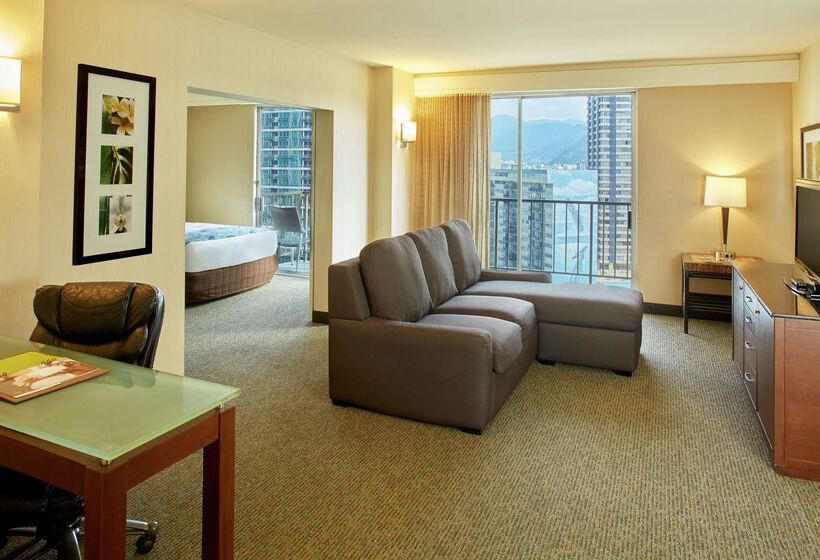 Doubletree By Hilton Hotel Alana   Waikiki Beach