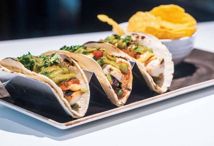 Doubletree By Hilton Hotel Alana   Waikiki Beach