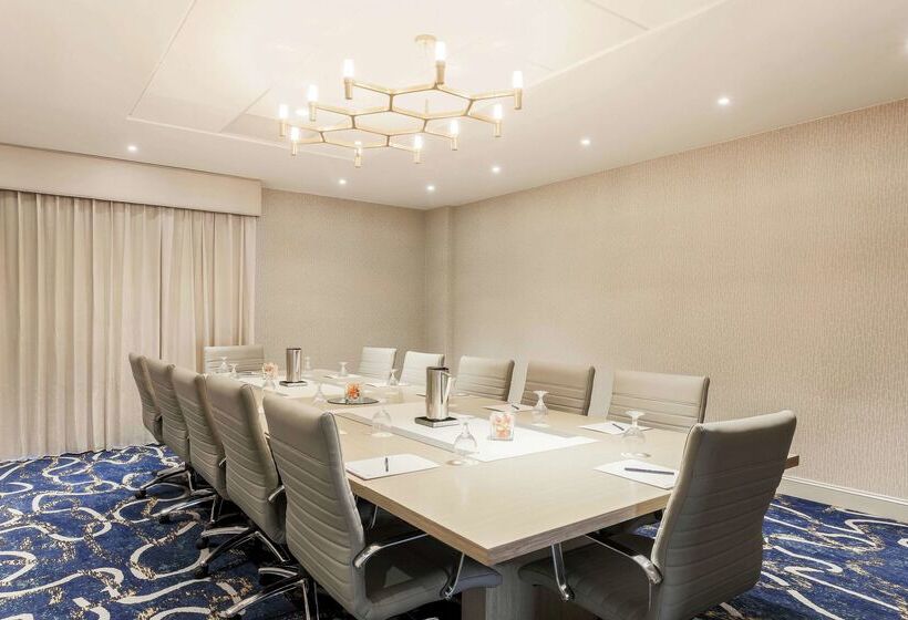 Отель Doubletree By Hilton Austin University Area