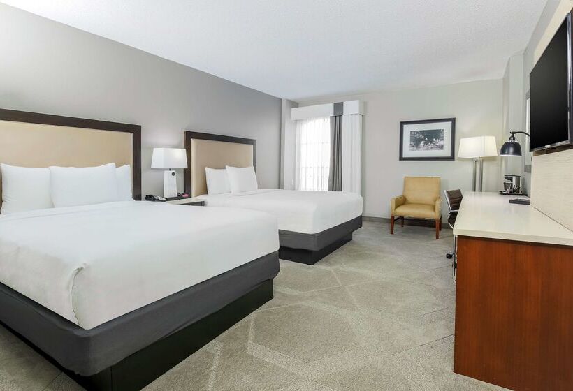 Отель Doubletree By Hilton Austin University Area