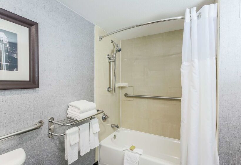 Отель Doubletree By Hilton Austin University Area