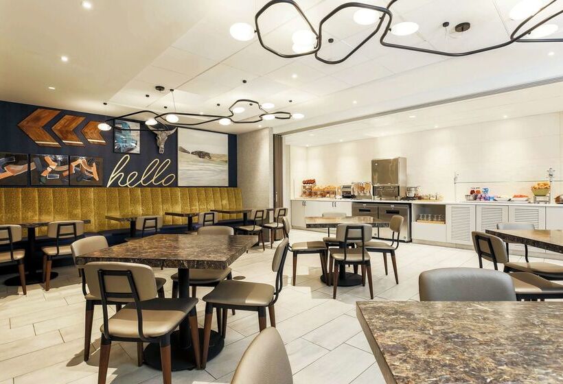 Отель Doubletree By Hilton Austin University Area