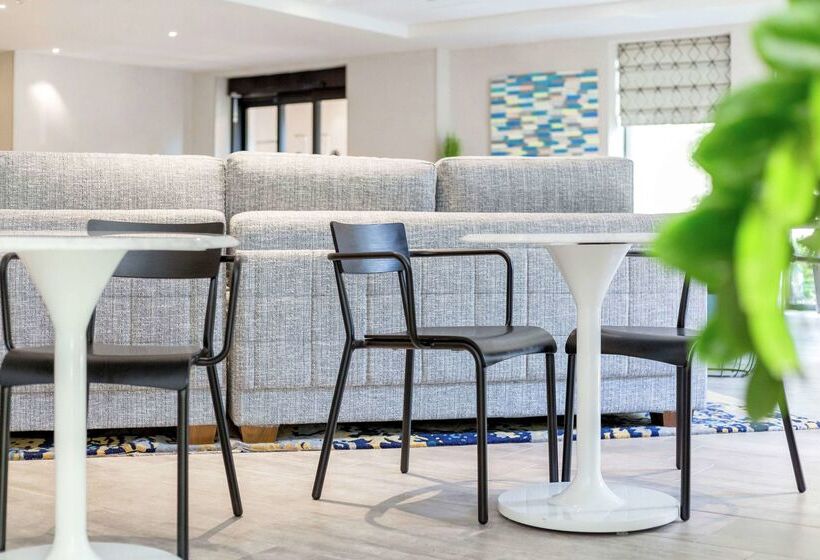 Отель Doubletree By Hilton Austin University Area