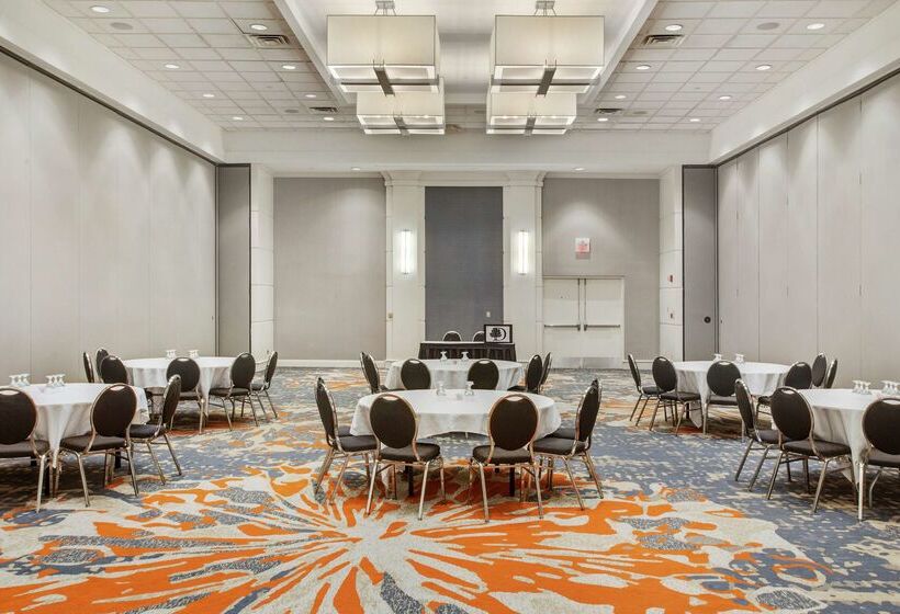 فندق Doubletree By Hilton Little Rock