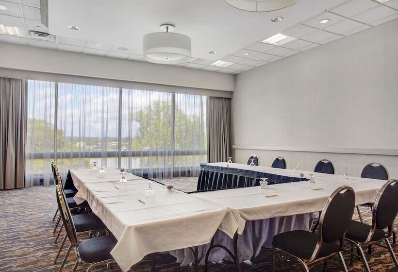 فندق Doubletree By Hilton Little Rock