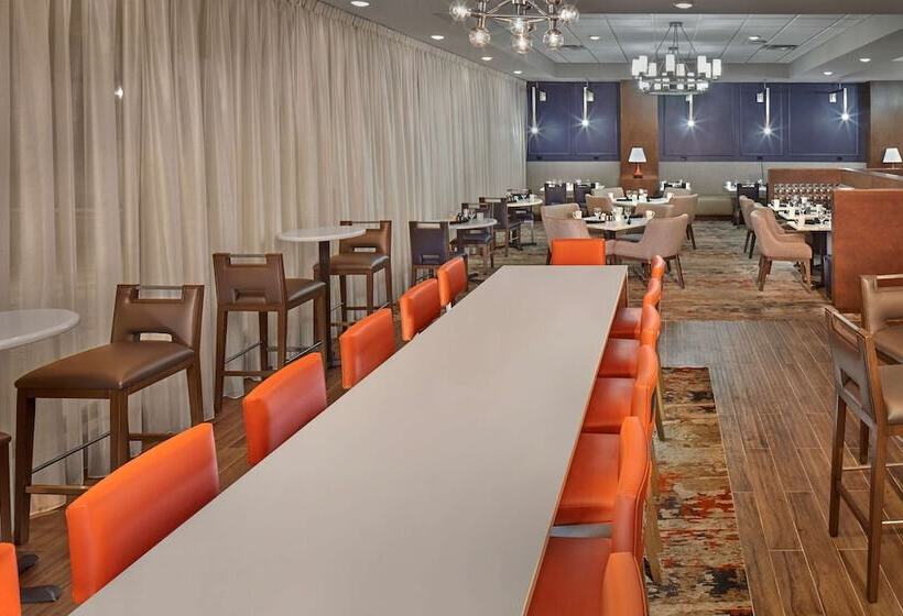 فندق Doubletree By Hilton Little Rock