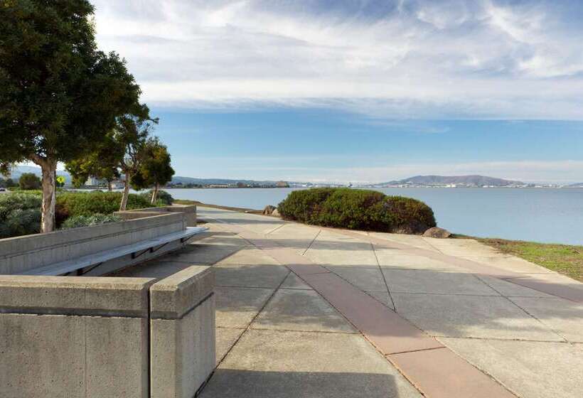 هتل Doubletree By Hilton  San Francisco Airport