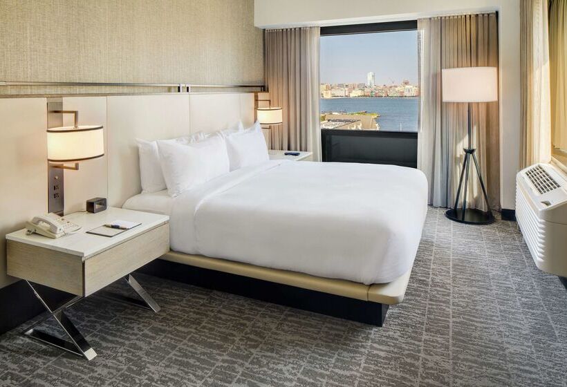 هتل Doubletree Jersey City