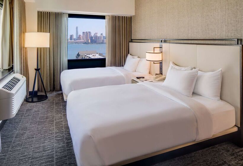 فندق Doubletree Jersey City