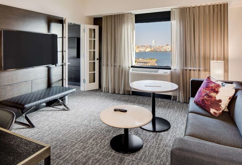 فندق Doubletree Jersey City