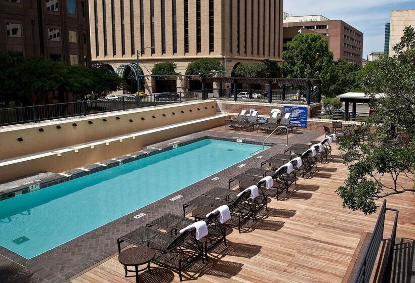 هتل Doubletree Suites By Hilton Austin Downtown Capitol