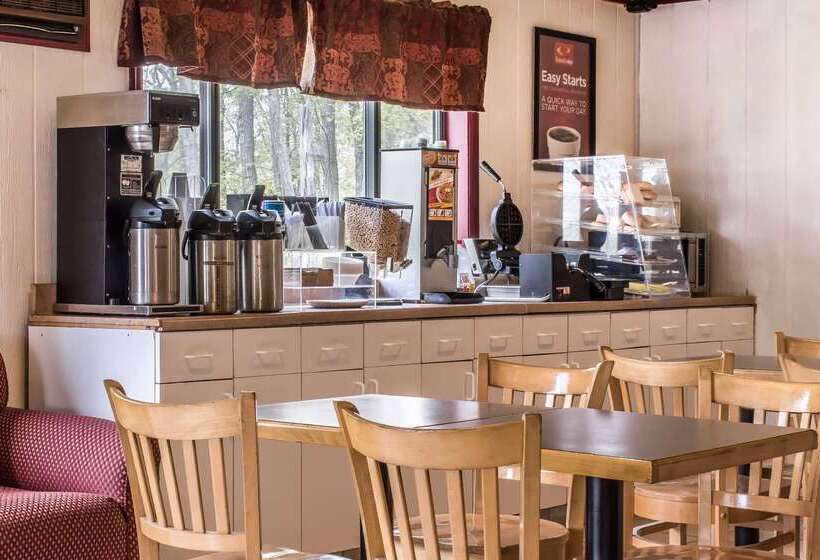 ホテル Econo Lodge Inn & Suites Lake Harmony   Pocono Mountains Area