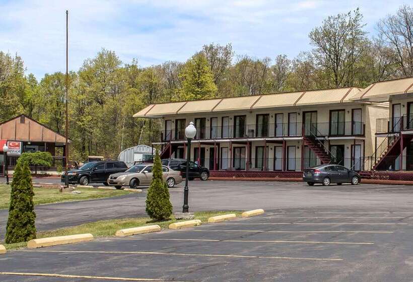 ホテル Econo Lodge Inn & Suites Lake Harmony   Pocono Mountains Area