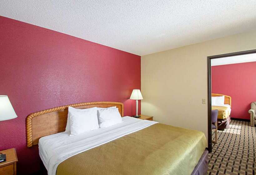 هتل Econo Lodge Inn & Suites