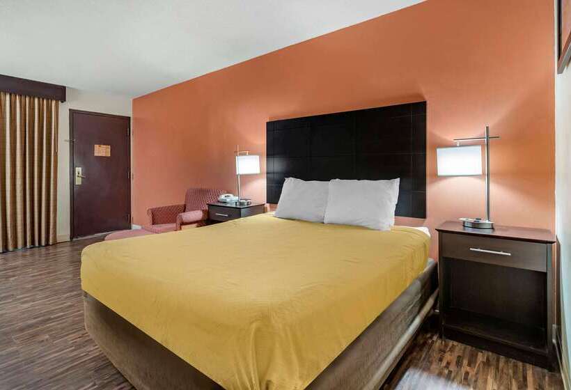 Отель Econo Lodge Urbandale  Northwest Des Moines