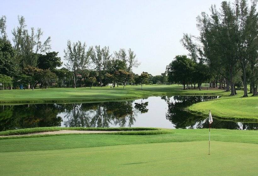 هتل Miami Lakes