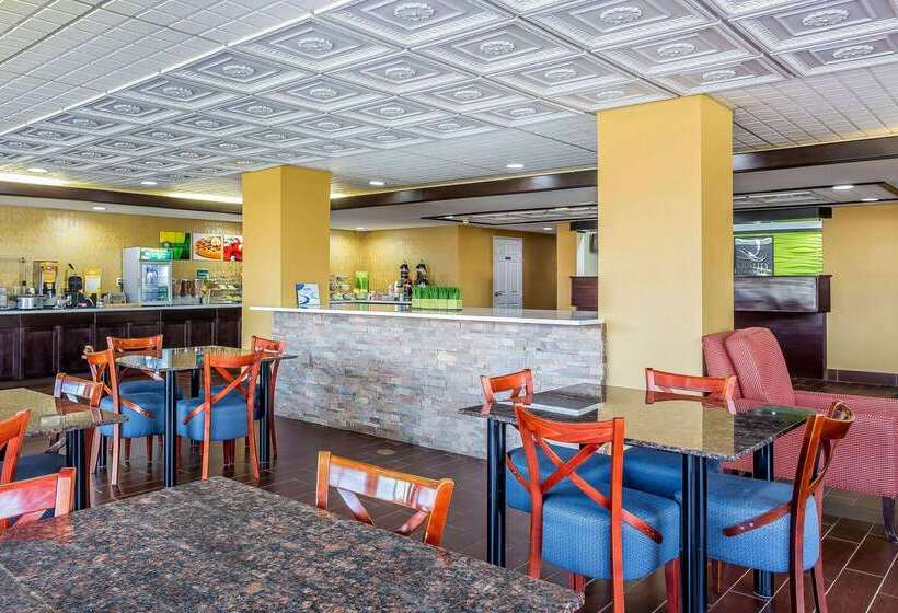 هتل Quality Inn & Suites Near Robins Air Force Base