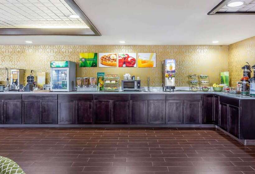هتل Quality Inn & Suites Near Robins Air Force Base